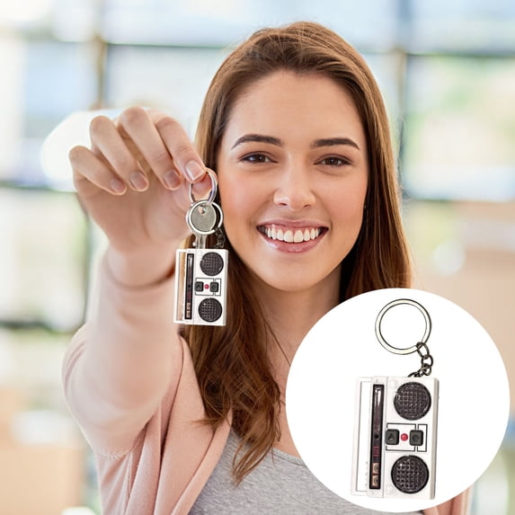 Vintage Recordable Mini Radio Keychain – Nostalgic Portable Voice Recorder Pendant for Backpack Purse, Retro Gadget Gift for Teens
