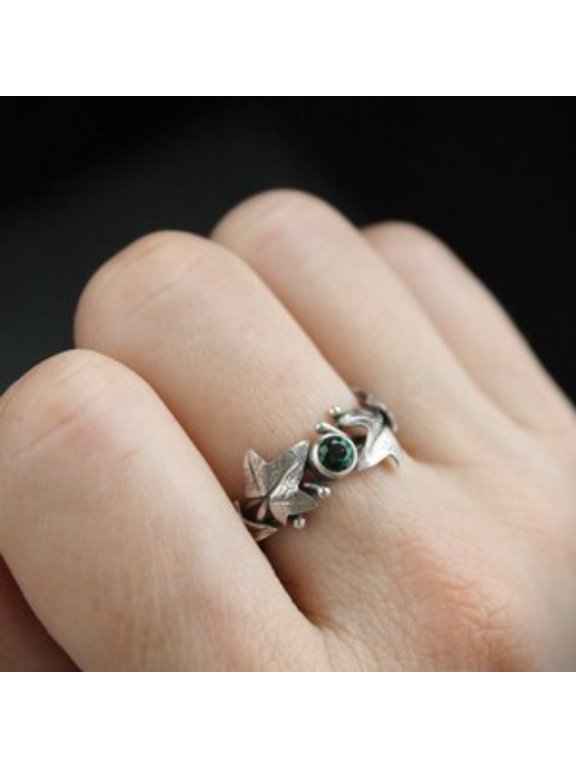 Vintage Silver Color Maple Leaves Ring for Women Fashion Metal Inlaid Green Stones Ring Jewelry