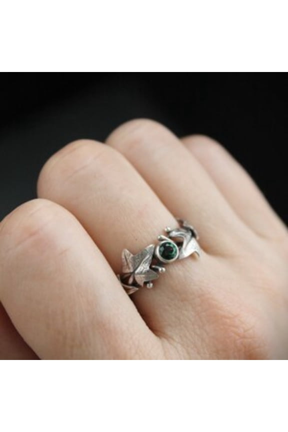 Vintage Silver Color Maple Leaves Ring for Women Fashion Metal Inlaid Green Stones Ring Jewelry