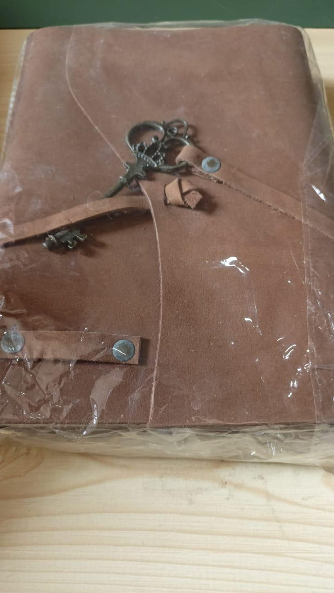 Vintage-Style Brown Leather Journal Decorative Antique Skeleton Key Design with Leather Wrap, 7x5 Inch Notebook, 240 Pages Ideal for Writing