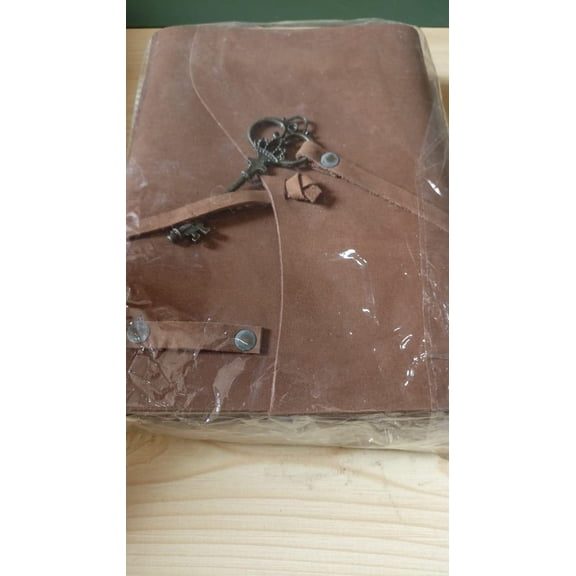 Vintage-Style Brown Leather Journal Decorative Antique Skeleton Key Design with Leather Wrap, 7x5 Inch Notebook, 240 Pages Ideal for Writing