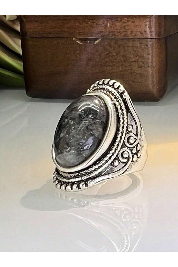 Vintage Style Oval Labradorite Inlaid Antique Silver Plated Ring