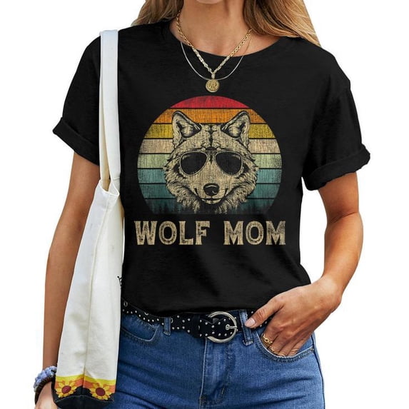 Vintage Wolf Mom T-Shirt – Wolf Lovers Mommy Shirt for Mother's Day, Cute Casual Tee for Moms, Wild Animal Lover Gift for Her