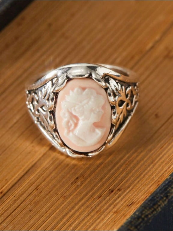 Vintage Womens Silvertone Cameo Ring With Pink Shell Queen Profile, Color 7