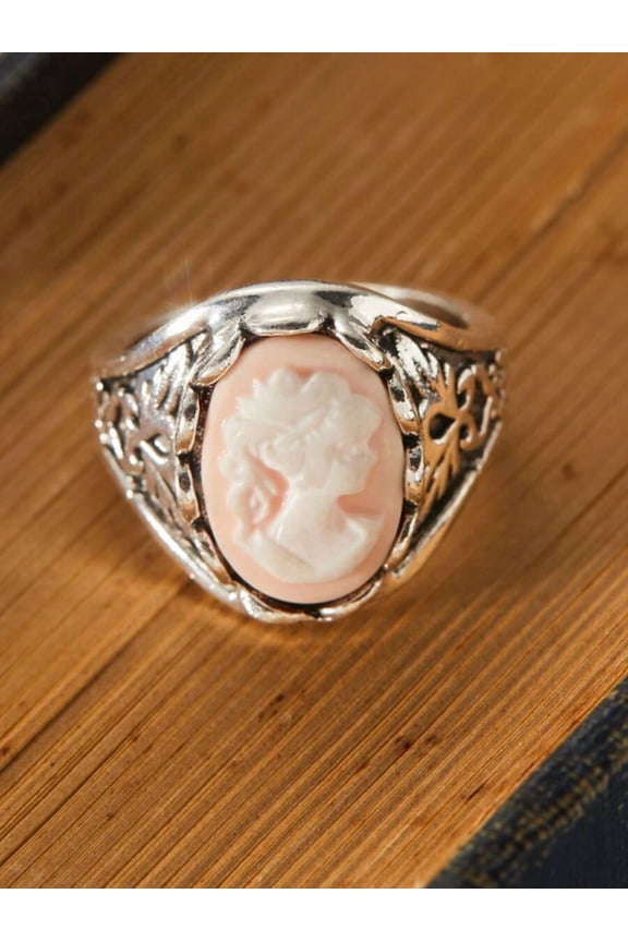 Vintage Womens Silvertone Cameo Ring With Pink Shell Queen Profile, Color 8