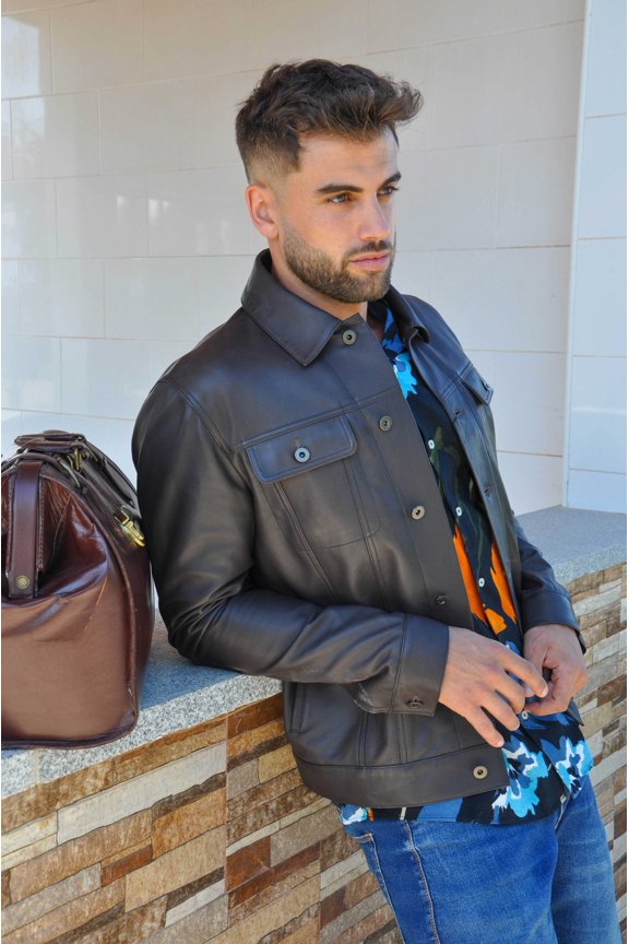 Vintage style leather jacket with buttoned closure