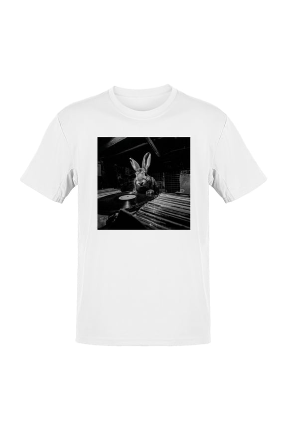 Vinyl Vibes: Bunny and Records Men's T-shirt