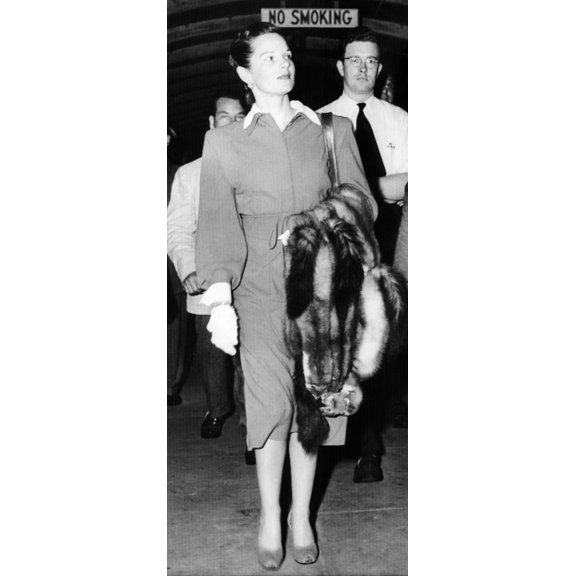 Virginia Hill Arriving At New York Airport On August 8 History (18 x 24)