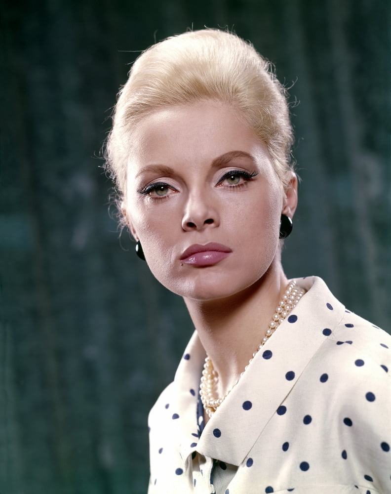 Virna Lisi Canvas Art - (16 x 20)