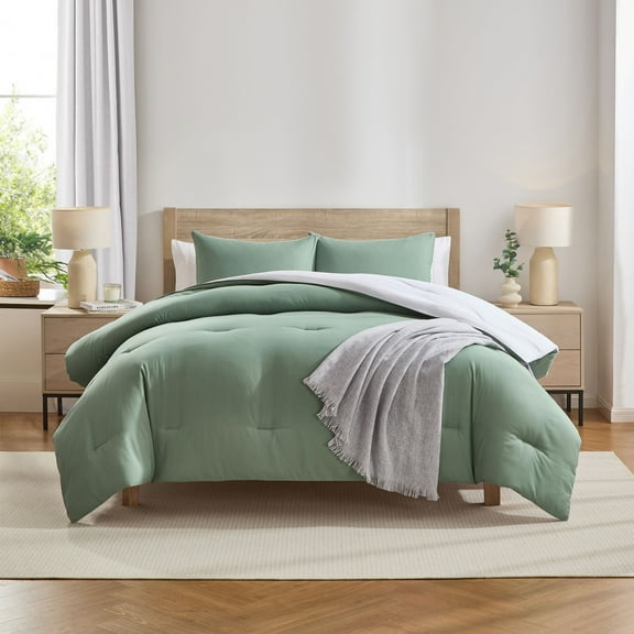 Virtu Comforter Sets, All Season Lightweight Reversible Queen Comforter Set, 3-Pc Bedding Sets, green/white