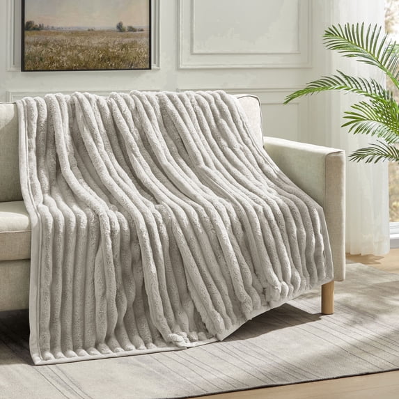 Virtu Ultra Plush Faux Fur Mink Blanket, 102" x 82", Queen/King Size Blanket, Thick, Warm & Cozy Blankets for Beds, Linen