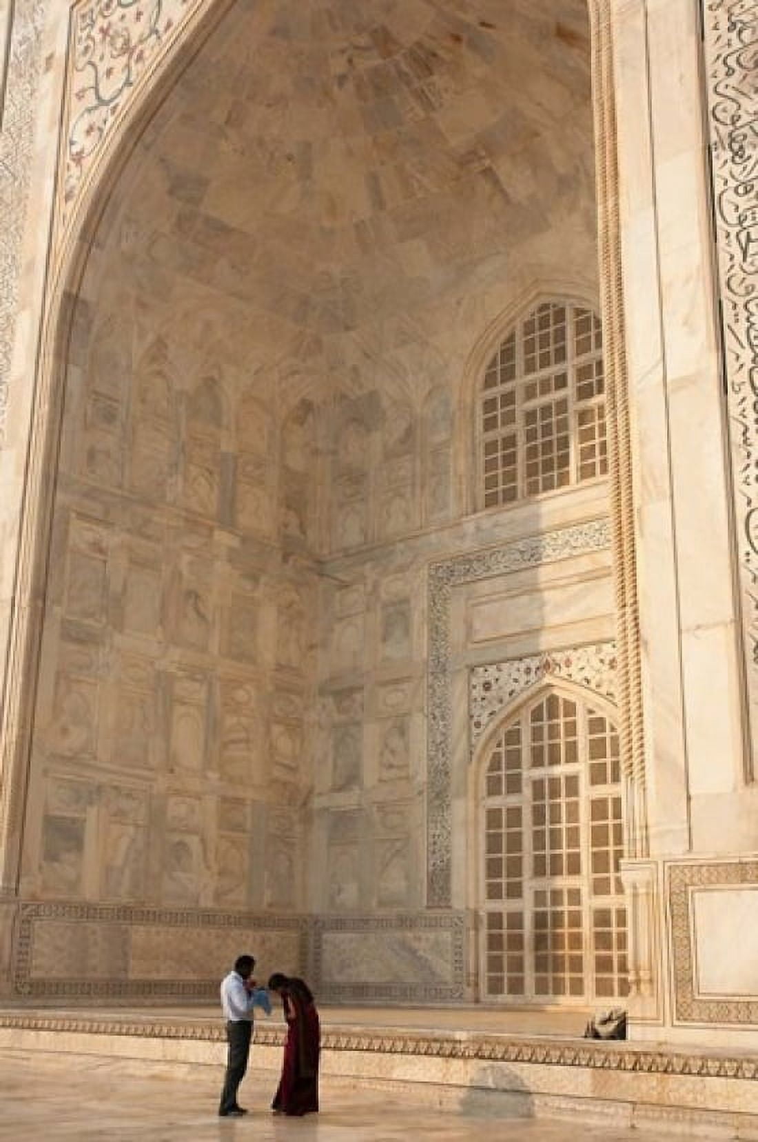 Visitors dwarfed by the Taj Mahal Agra Uttar Pradesh India Canvas Art - Inger Hogstrom DanitaDelimont (15 x 22)