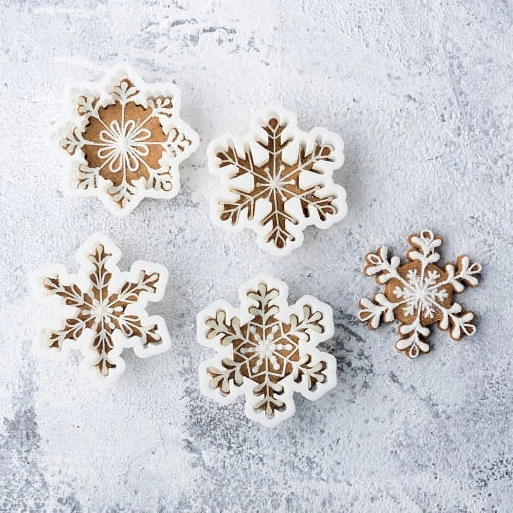 ilauke 6pcs Snowflake Cookie Cutters Decorating Fondant Embossing Tool Snowflake Plunger Cake Cutter