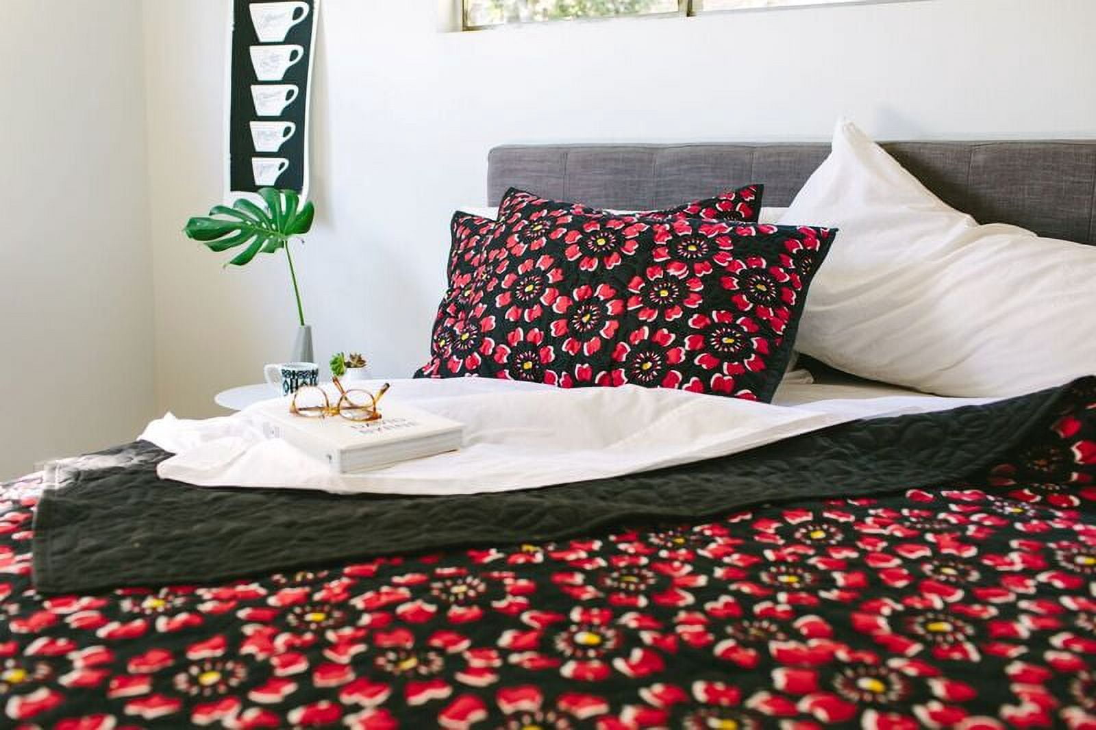 Vita Good Life Flores Reversible Quilt Set