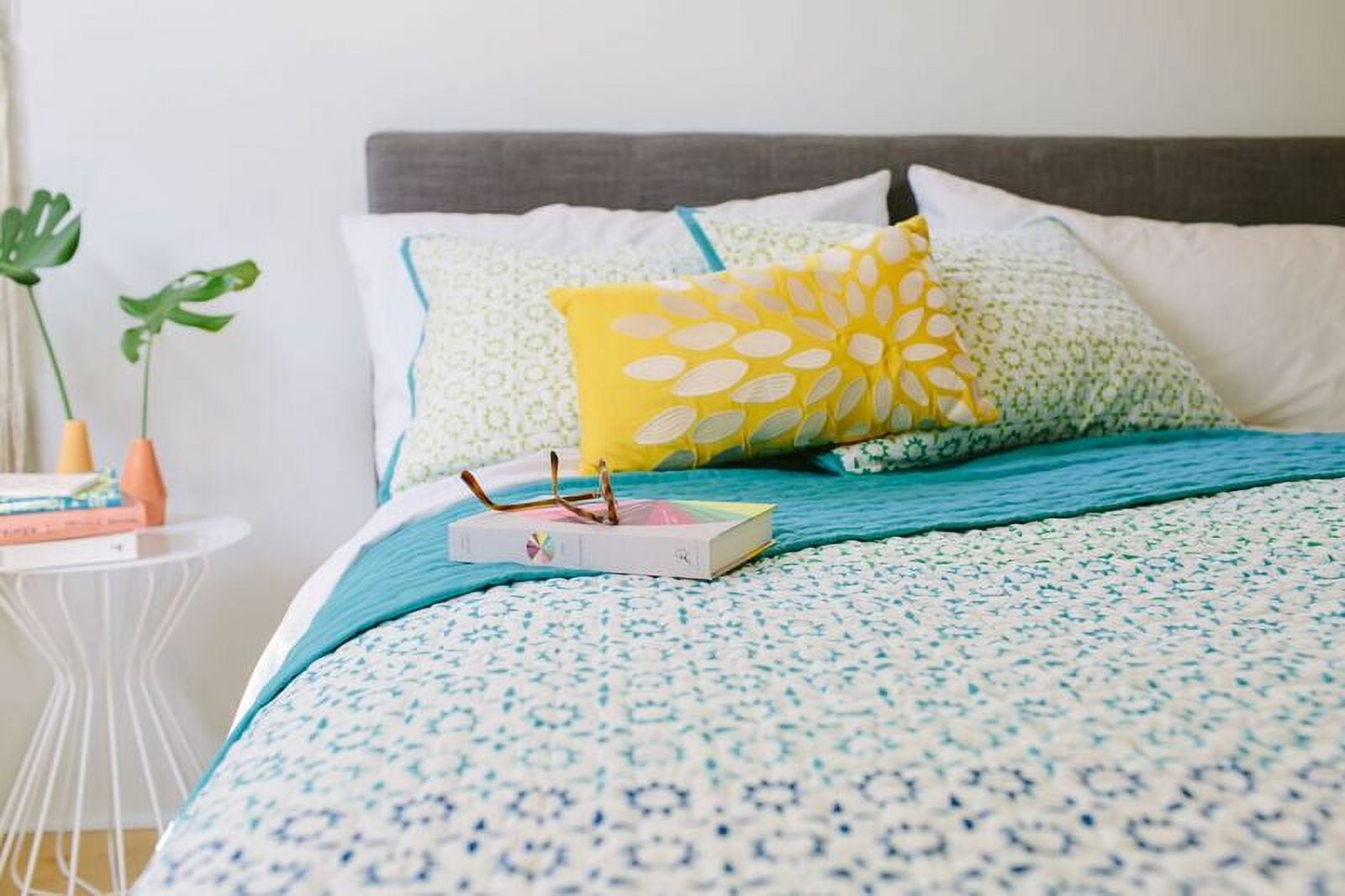 Vita Good Life Viva Multiple Piece Printed Reversible Quilt Set