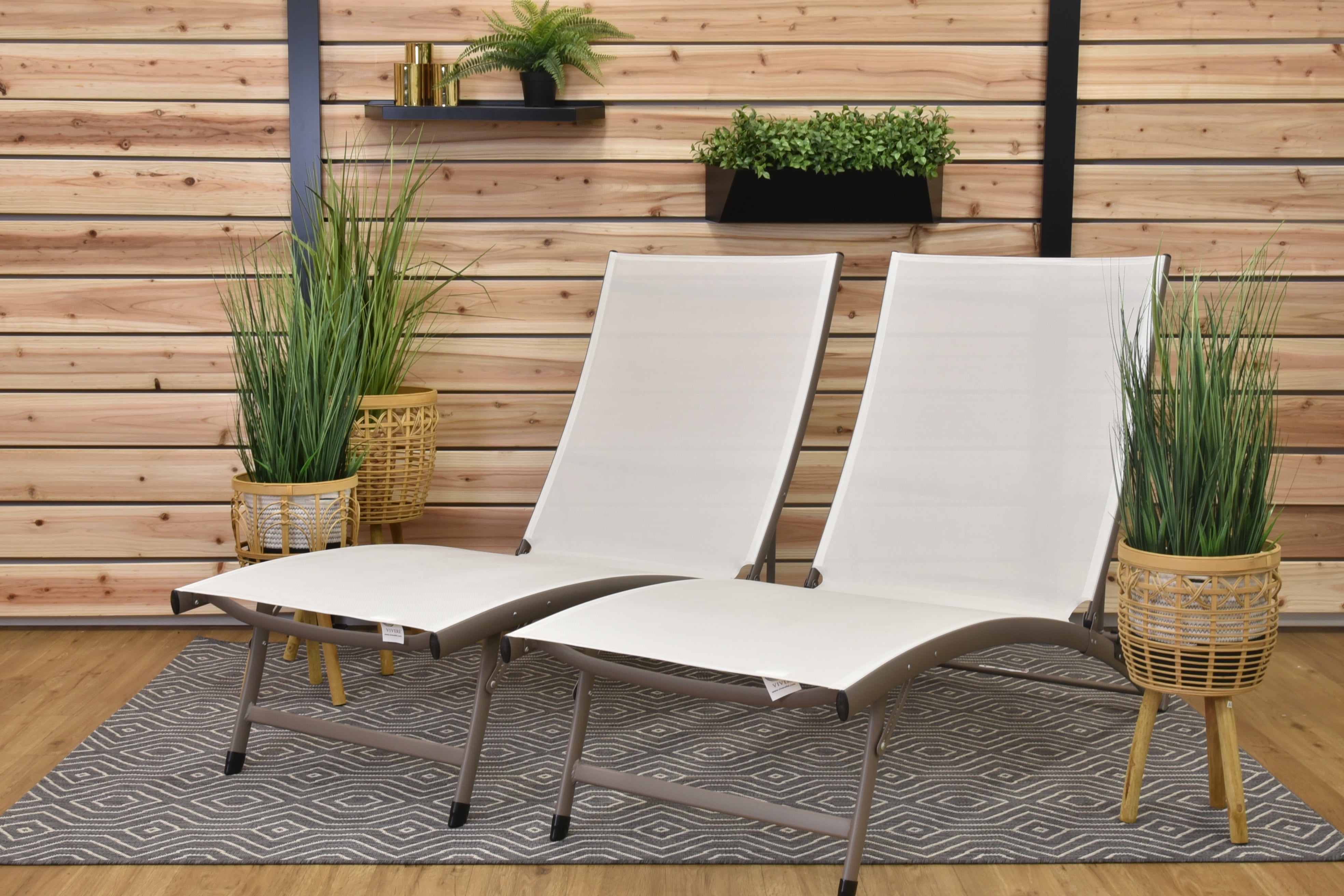 Clearwater 2-Piece White Aluminum Outdoor Chaise Lounge Set