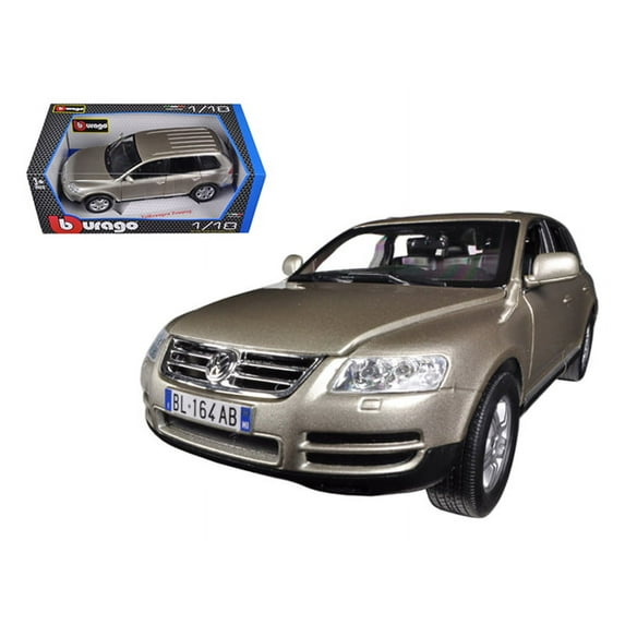 Volkswagen Touareg Burgundy 1/18 Diecast Model Car by BBurago