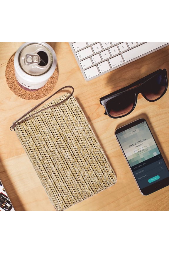 Soft Comfortable Straw Clutch Bag with Polyester Lining Ideal for Daily Storage