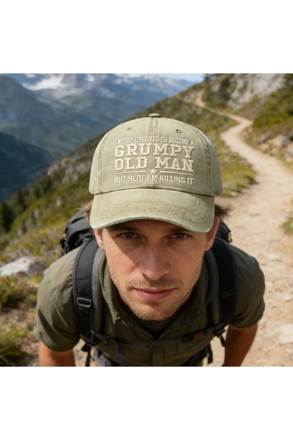"I Never Dreamed I'd Be A Grumpy Old Man" Embroidered Baseball Cap, Vintage Washed Cotton Adjustable Dad Hat for Men, Funny Retirement Gift