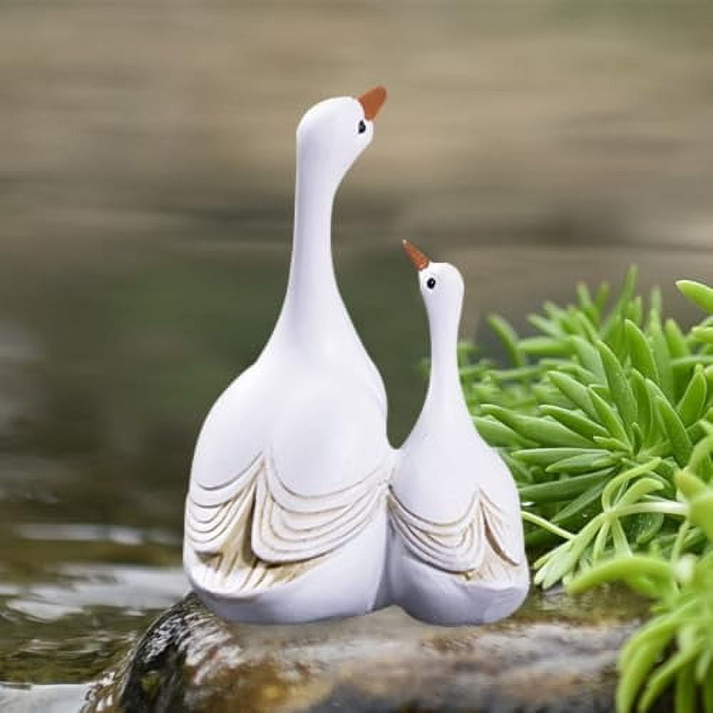 Voyyphixa White Goose Garden Statue Mother Duck and Ducklings Figurine Cute Animal Resin Sculptures for Lawn Patio Outdoor Yard Decor Table Living Room Bedroom Decoration (Large)