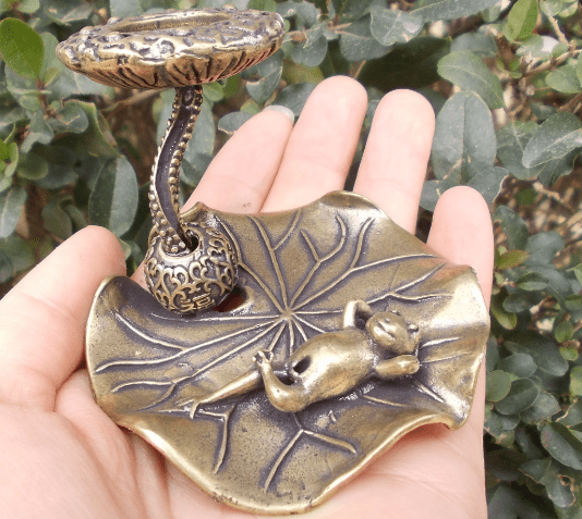 Vtgbrasslover Vtg Vintage  brass Lotus leaf leisurely frog statue incense Holder, ornaments , Statues Fortune meditation gift FengShui