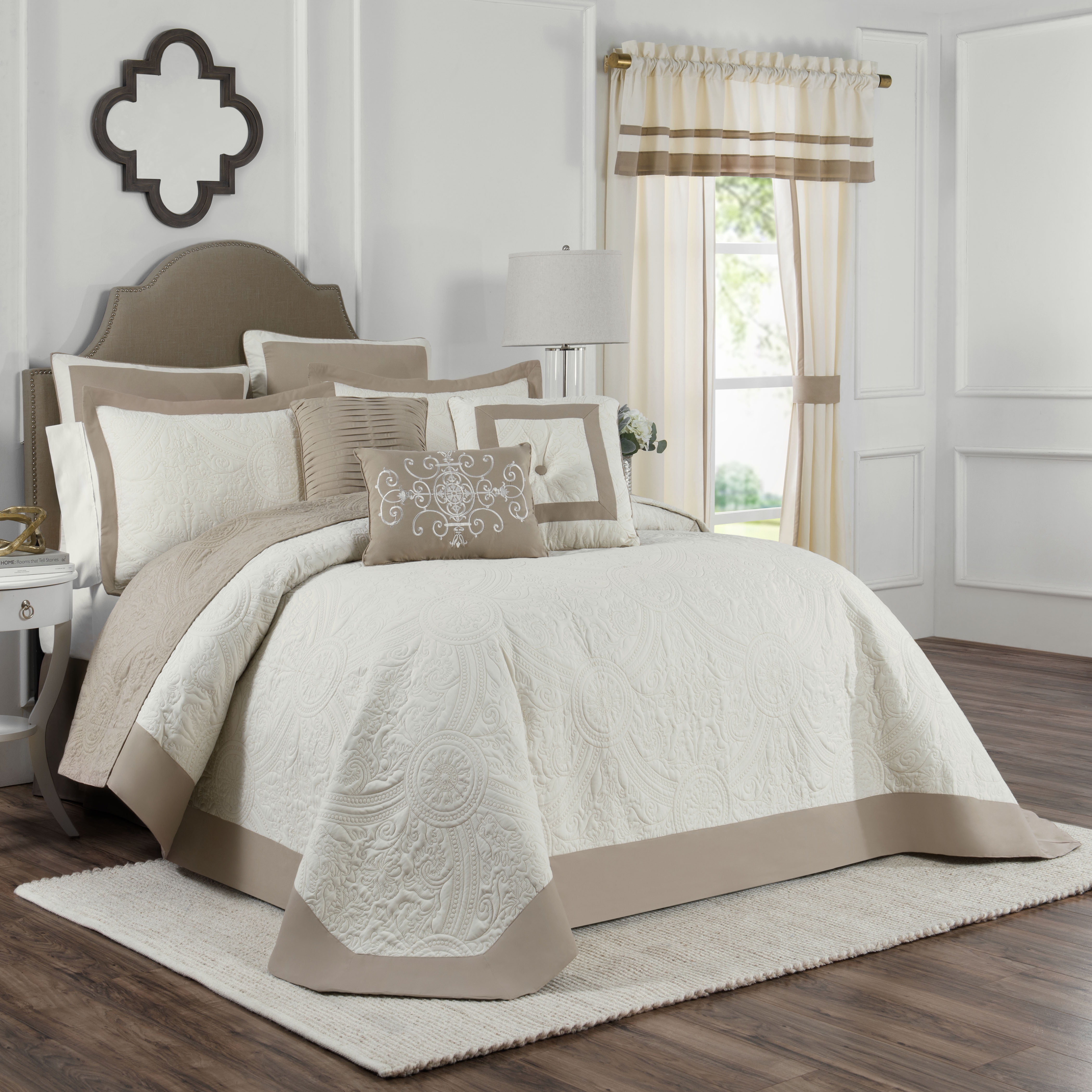 Ivory Full Medallion Quilted Bedspread Set