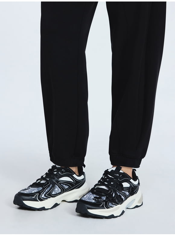 Women's Sporty Sneakers with Flower Appliques