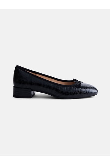 low heel womens black dress shoes for Work and Events The upper is crafted
