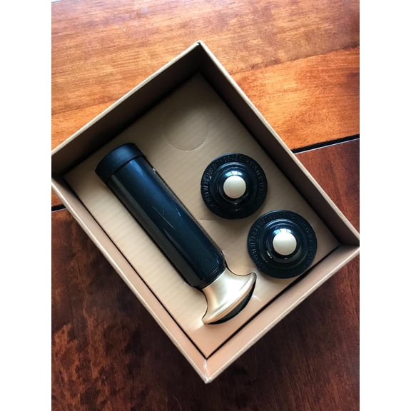 W02 Vacuum Wine Stopper with Pump Giftset