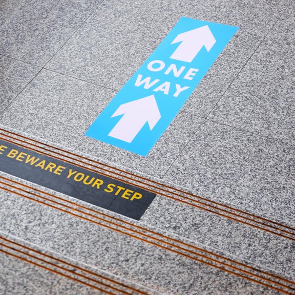 WASHWEPE Arrow Yard Sign Stickers Simple Design 5Pcs for Floor and Wall Use