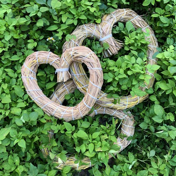 WEAVILUX Natural Straw Heart Wreath Wall Decor Hanging Door Decoration for Living Room with Rustic Texture