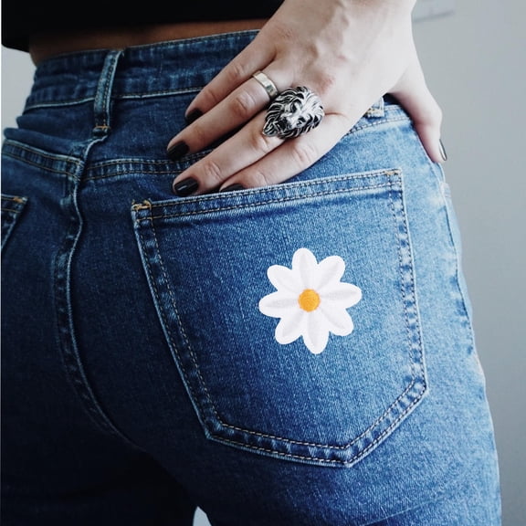 WEUVEB Daisy Patches White Polyester Iron on for DIY Clothes Bags Backpacks 30Pcs