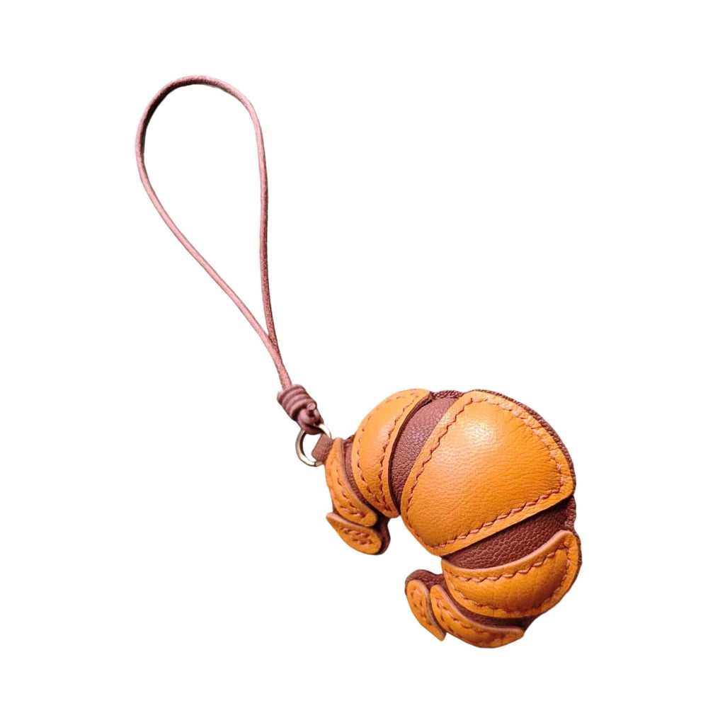 WINDLAND Elegant Croissant Shaped Bag Charm Stylish Food Pendant Key Ring Handmade Keychain Accessory for Trendsetters