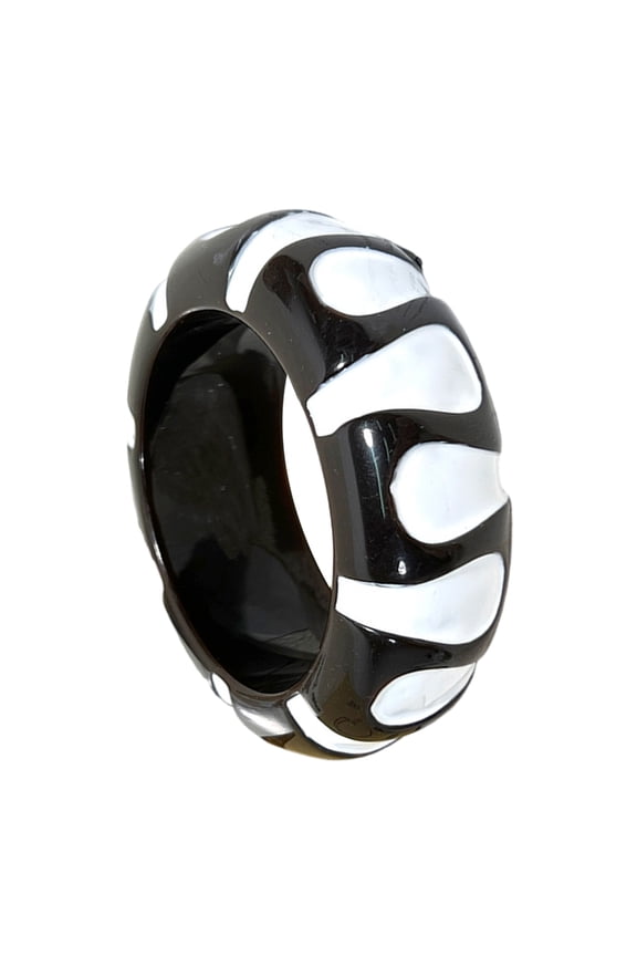 Modern Dot Designs Resin Bracelet for Women Versatile Jewelry Accessory Suitable for Casual or Formal Outfits