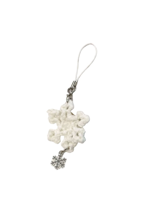 Unique Handmade Snowflake Crochet Keychain Stylish Knitted Phone Charm Winter Holiday Accessory For Ladies