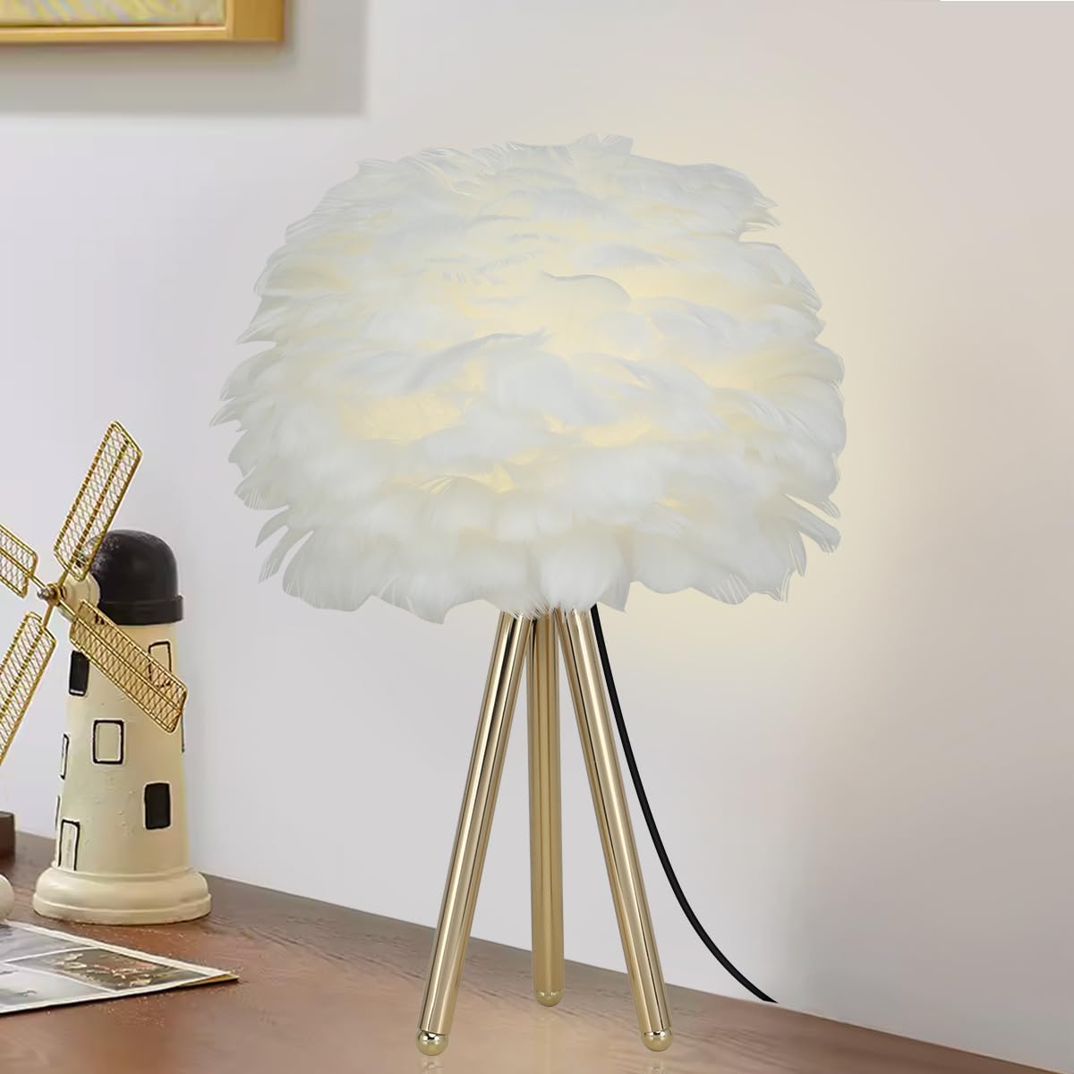 WMEnchanting Ambiance White Furry Tripod Feather Lamp