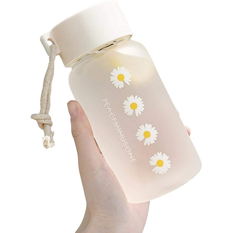 WOVTE Small Daisy Water Bottles, 500ml Plastic Transparent Frosted Water  Bottle, BP-A Free, Portable Reusable Leak-Proof Water Bottle With Rope for