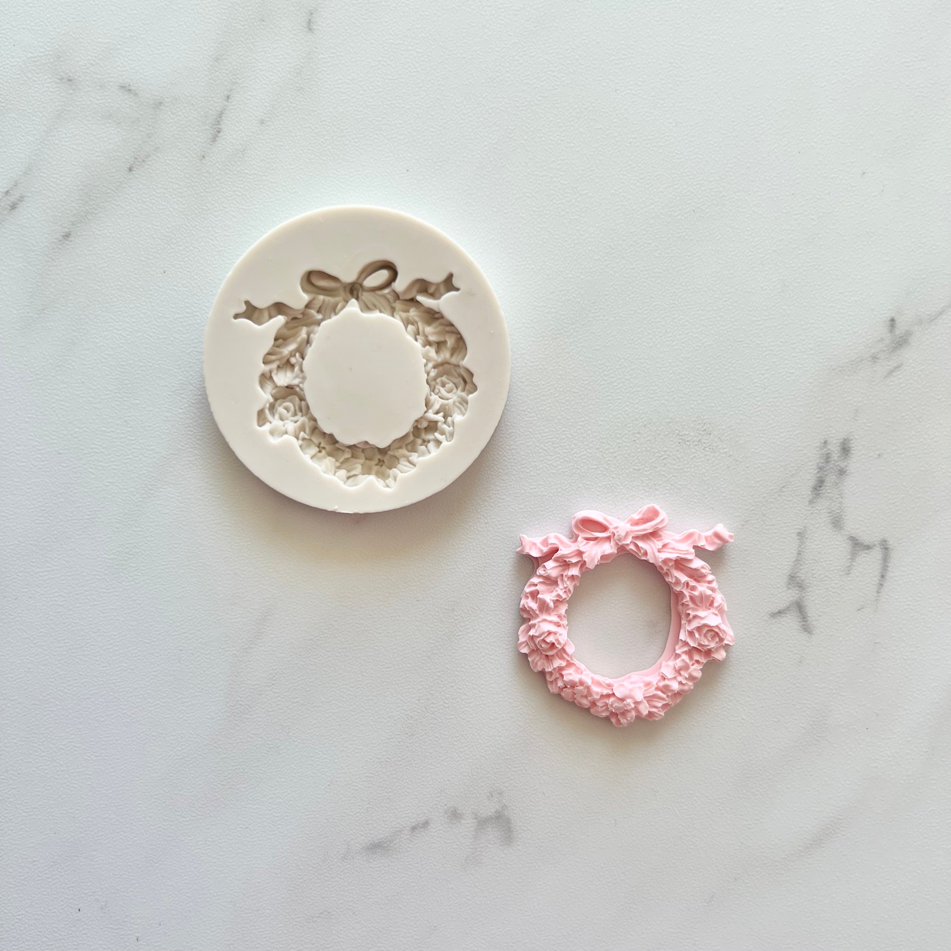 WREATH WITH RIBBON MOLD - Walmart.com