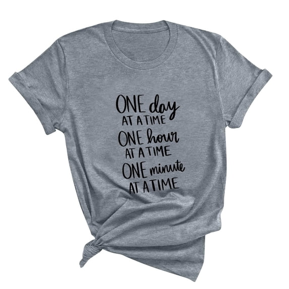 WREESH Women's Fashion Short Sleeve T-Shirts Cute Summer Tops with Graphic Print and Crew Neck Gray