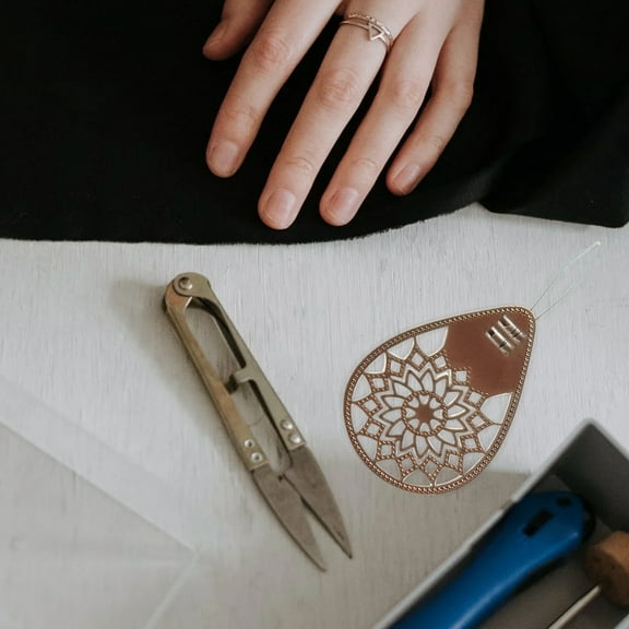 WRITWAA Needle Threaders for Hand Sewing and Embroidery, Alloy Material, 3 Pieces Sewing Accessories