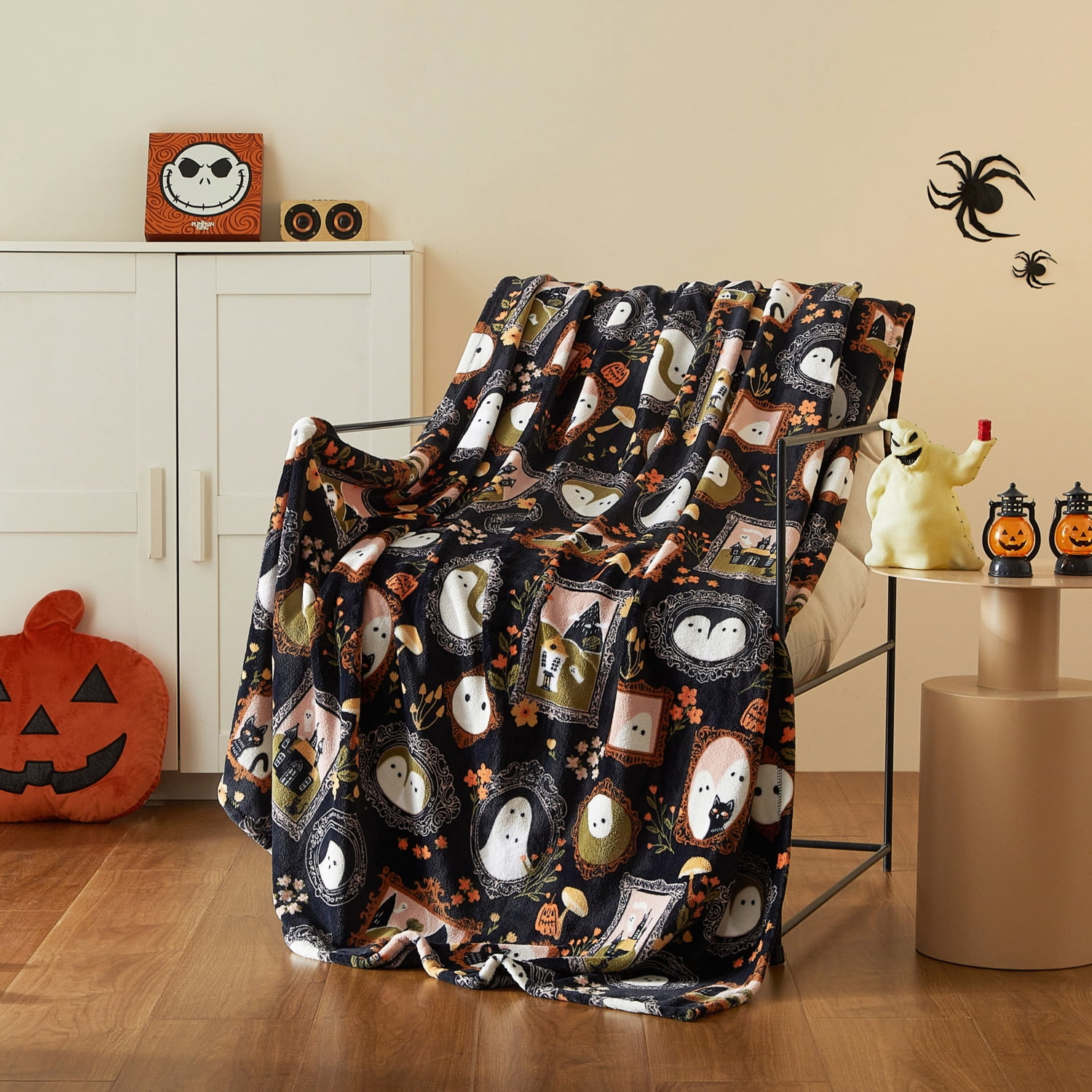 Way To Celebrate Halloween Ghosts Plush Oversized Couch Throw Blanket, Black, 50 x 72 in