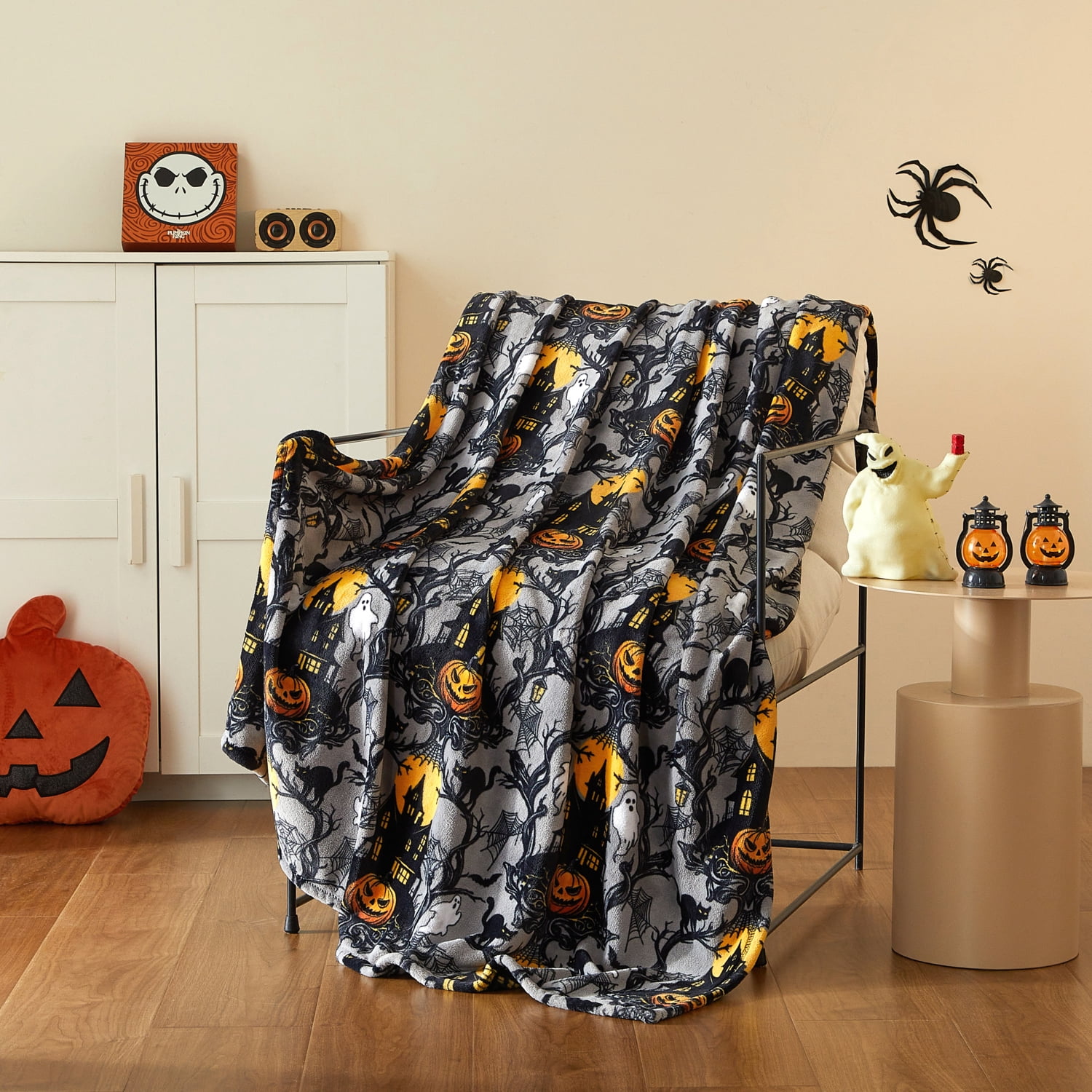 Way To Celebrate Haunted Treehouse Plush Oversized Couch Throw Blanket, Grey, 50 x 72 in