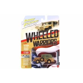 WWII Dodge VW57 Command Car, Tan with Green - Johnny Lightning JLCP7268-24A - 1/64 scale Diecast Model Toy Car