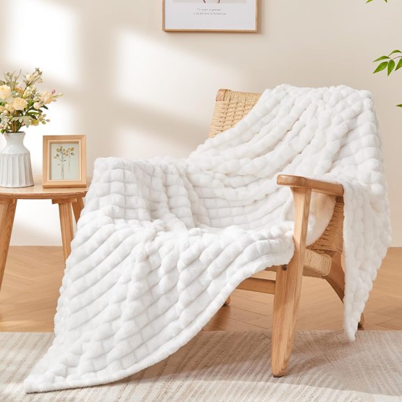 WYSHOP 3D Checked White Fleece Throw Blanket for Couch, 50x60 Inches | Soft Warm Fuzzy Fluffy Blanket for Bed Sofa, Lightweight Plush Cozy Blankets for Home Room Decor, Gift for Women, All Season