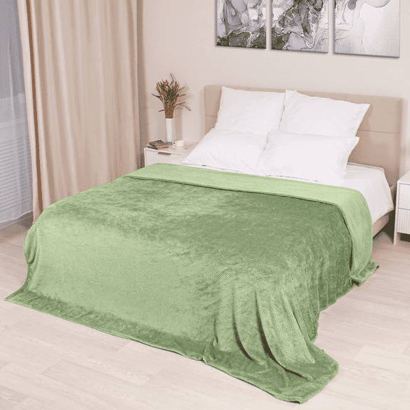 GPED Ultra Soft Throw Blanket, King Size Warm Cozy Blankets 260GSM for Couch Bed Chair, Breathable and Lightweight Blankets for All Seasons, Decor & Giftable Blanket, Green