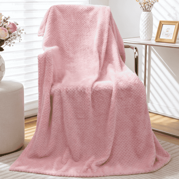 GPED Ultra Soft Throw Blanket, Twin Size Warm Cozy Blankets 260GSM for Couch Bed Chair, Breathable and Lightweight Blankets for All Seasons, Decor & Giftable Blanket, Pink