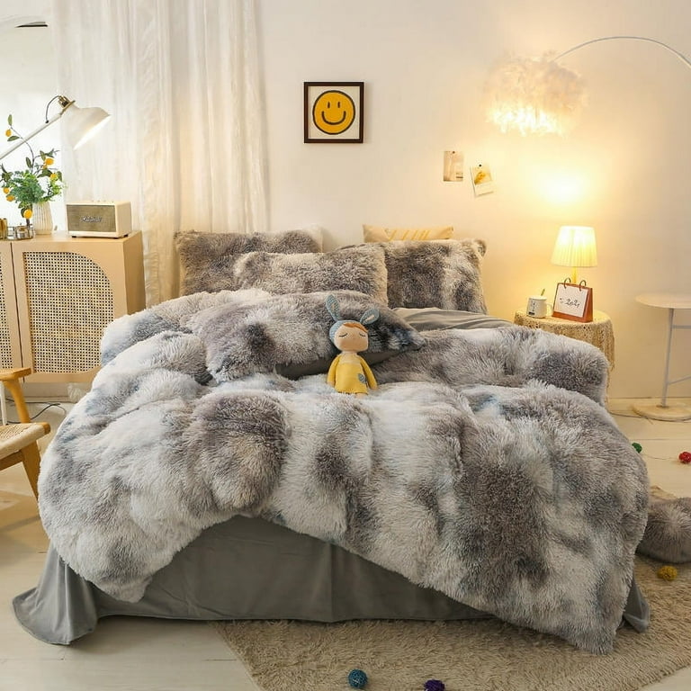 https://i5.walmartimages.com/seo/Wajade-Plush-Duvet-Cover-Set-3-Piece-Luxury-Ultra-Soft-Fluffy-Fuzzy-Comforter-2-Pillow-Shams-Faux-Fur-Bedding-Set-Full-Size-Grey-White-Ombre_c05d1909-b538-4003-9823-fa59d5d314bf.ebd08f37c6cfe7bba67bc31b1f0abca4.jpeg?odnHeight=768&odnWidth=768&odnBg=FFFFFF
