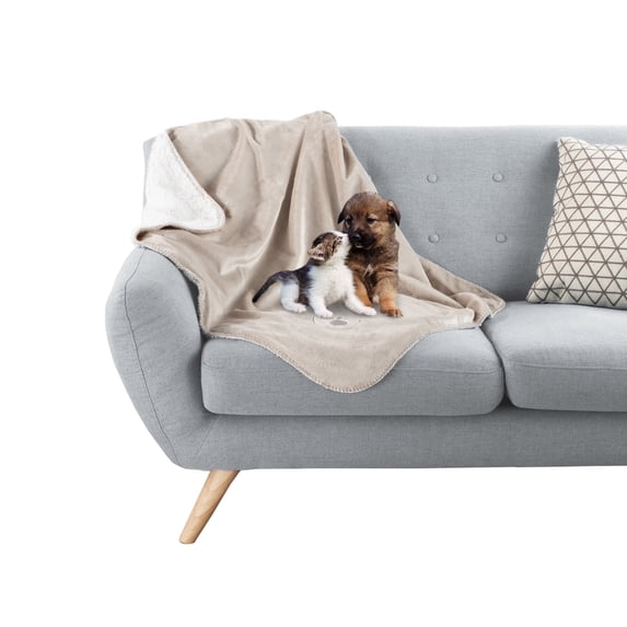 PETMAKER 30x40-Inch Reversible Sherpa Fleece Waterproof Dog Blanket (Tan)