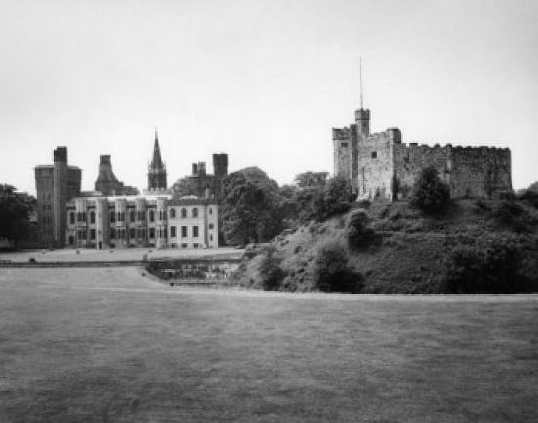Wales Cardiff Castle UK Canvas Art - (24 x 36)