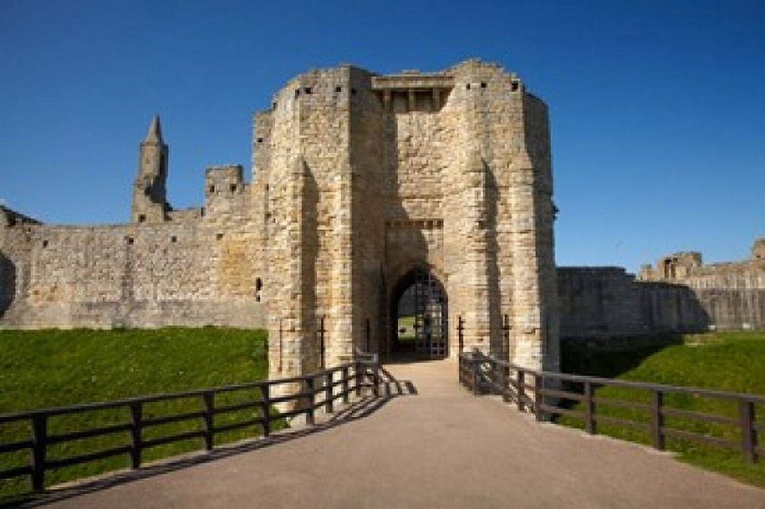Warkworth Castle Warkworth Northumberland England Canvas Art - David Wall DanitaDelimont (38 x 25)